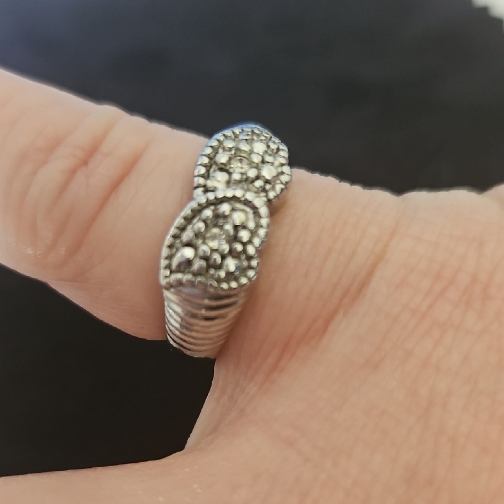 Elegant Silver-Toned Women's Ring